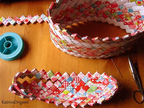 It's so simple the pictures should speak for themselves. Origami die Kunst des Papierfaltens: Origami Candywrapper Bag