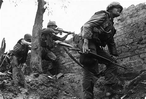 Us Marines During The Tet Offensive Battle Of Hue Vietnam February