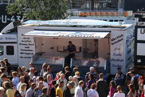 Events & neuigkeiten & eindrücke vom fischmarkt nicht nur am sonntag! Marktschreier auf dem Hamburger Fischmarkt | Reise-Wiki