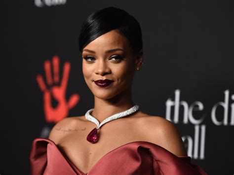 Rihanna Wins Legal Bill Battle Against Topshop Hollywood Gulf News