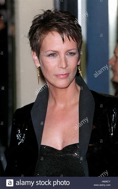 Jamie lee curtis is an american actress who has headlined popular films such as 'halloween,' 'a fish called wanda,' 'true lies' and 'freaky friday.' the daughter of actors tony curtis and janet leigh, jamie lee curtis embarked on her own celebrated acting career by starring in the horror classic. JAMIE LEE CURTIS LOS ANGELES USA 10. März 2000 Stockfoto ...