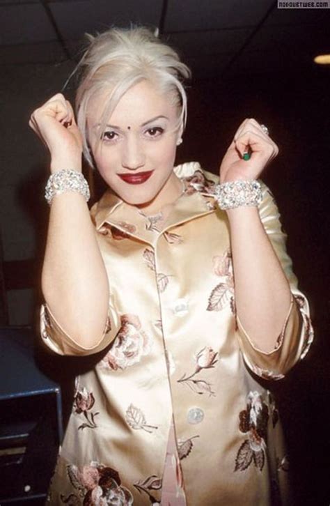90s gwen stefani is looking pretty current these days gwen stefani gwen stefani 90s gwen