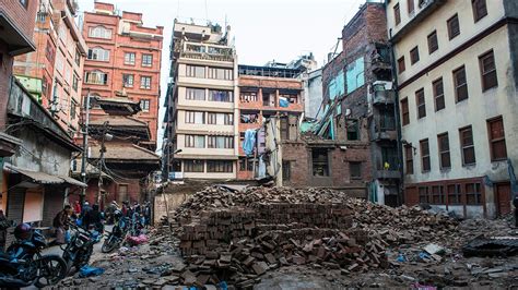 Nepal Earthquake Left At Least 128 Dead Dozens Injured Prompting Massive Search And Rescue