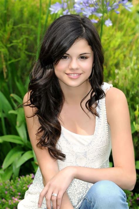 World Of Faces Selena Gomez 16 World Of Faces
