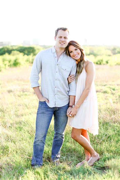 Coupletexts Engagement Photo Outfits Summer Engagement Picture