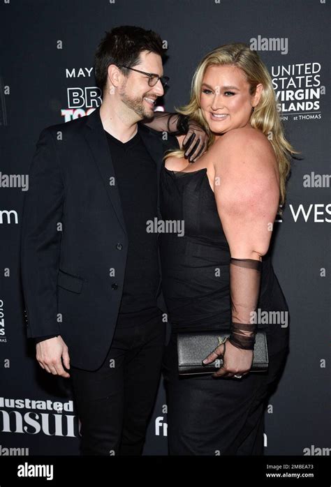 model hunter mcgrady right and husband brian keys attend the sports illustrated swimsuit 2022
