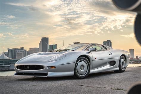 It all has to do with the cutaway above. 446-Mile Jaguar XJ220 is Probably the Cleanest One You'll ...