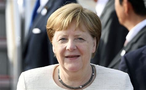 Angela Merkel Sufre Temblores De Nuevo En Un Acto Oficial