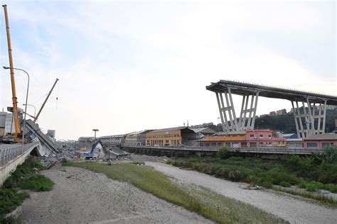 Crolla ponte morandi sulla a10 a genova: Crollo ponte Morandi Genova: i lavori di demolizione al ...