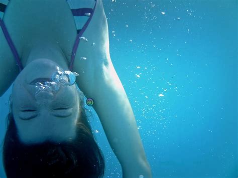 Free Download Underwater Closeup Woman Diving Girl Dive Hold Your Breath Air Bubbles