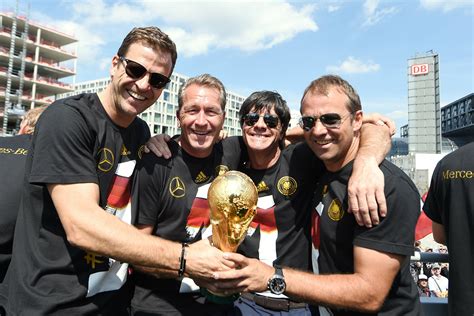 2020 uefa european football championship) หรือรู้จักกันในชื่อ ยูโร 2020 เป็นการแข่งขัน ฟุตบอลชิงแชมป์แห่งชาติ. Flick เป็นผู้นำเยอรมนีหลังยูโร 2021