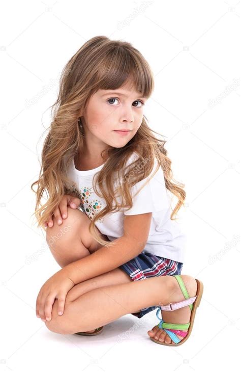 Kleines Mädchen Posiert Isoliert Auf Weißem Grund Stockfotografie