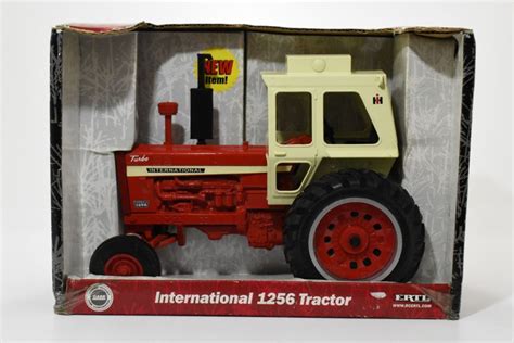 116 International Harvester 1256 Tractor With Cab Daltons Farm Toys