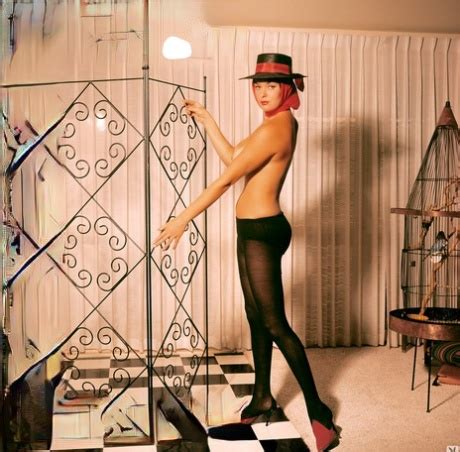 Australian Mature Brunette Felicia Atkins Showing Her Hot Erotic Poses