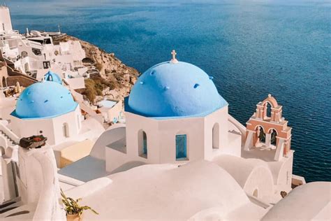 Mykonos Vs Santorini A Detailed Comparison Cafes And Getaways