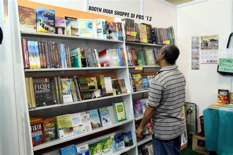 Drama melayu | gantung the series (2018). Booth Iman Shoppe di Pesta Buku Selangor 2013 (With images ...