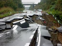 Le tremblement de terre est le risque naturel majeur le plus meurtrier et qui cause le plus de dégâts. Définition de tremblement de terre - Concept et Sens