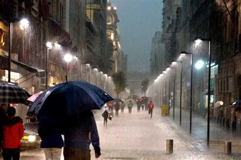 Consejos Para Sobrevivir Bajo La Lluvia En La Ciudad De México Cdmx Viajabonito