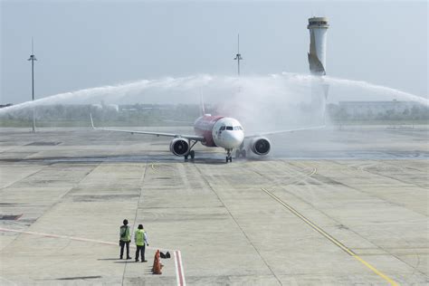 Airasias Inaugural Flight From Kuala Lumpur To Kertajati Takes Off