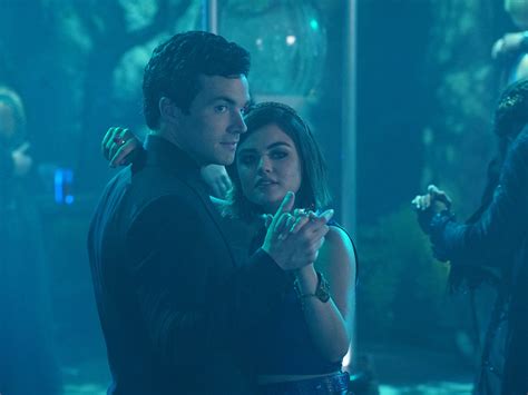this pretty little liars photo all but confirms aria and ezra get married in season 7b glamour
