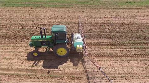 Spraying Corn John Deere 4440 Youtube