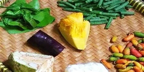 Lontong sayur memiliki cita rasa yang khas dan cocok di lidah masyarakat indonesia. Resep Sayur Lodeh Jogja / Resep Lontong Sayur Jogja Yang ...