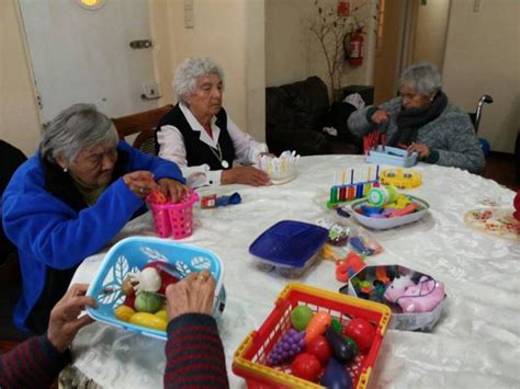 Illari, casa de reposo geriatrico gerontológico, somos un equipo de profesionales dedicados al cuidado de personas cuyo desenvolvimiento físico y/o emocional se ve afectado ya sea por la avanzada edad o alguna enfermedad. Casa de Reposo Girasol en Quilpué. Teléfono y más info.