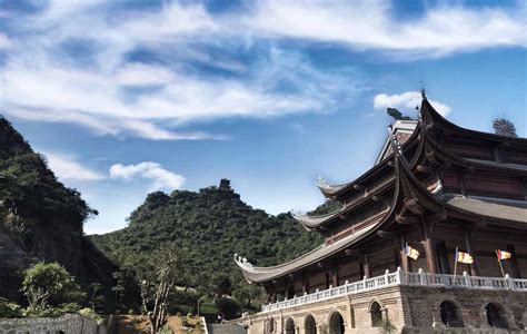 Hồi đầu tháng 3, bức ảnh ghi lại cảnh chùa tam chúc quá tải khách đã được chia sẻ rộng rãi trên mạng. Tham quan chùa Tam Chúc - Tràng An trong ngày | Focus Asia ...