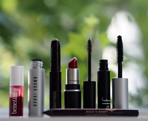 However, the details generated are 100% fake and do not hold of any real value. Mini Make-Up - How To Fit ALL Your Make-up Into A Credit ...