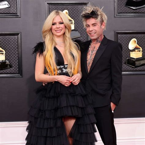 Avril Lavigne And Mod Sun Get Engaged In Paris Abc News