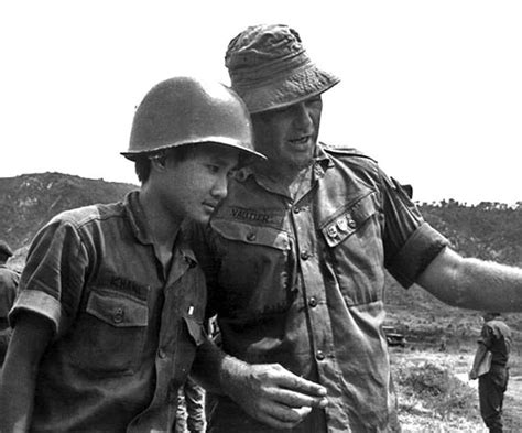 1nzattv Instructor With South Vietnamese Soldier Tnz