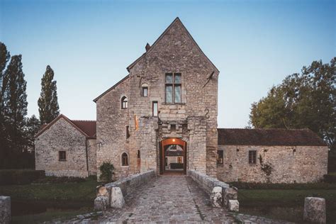Le plan du château, vue du ciel. Château de Pontarmé - Tarifs en ligne Séminaire & Soirée