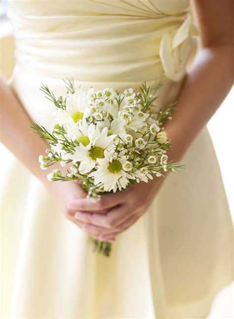 Love This Simple Summer Bridesmaid Bouquet Daisy And Waxflower