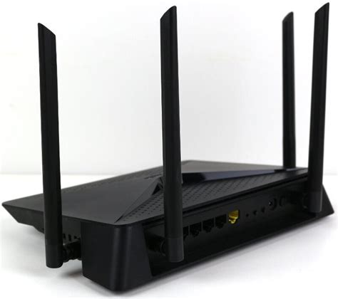 2.4 ghz is the most widely used frequency and in some cases may be overcrowded. D-Link Exo AC2600 (DIR-882) Enthusiast Router Review | eTeknix
