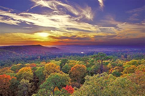 Best Drives In Arkansas For Fall Foliage This Year