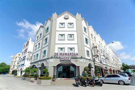 It is situated in front of the sultan abdul samad building. Hotel Near Dataran Pahlawan © LetsGoHoliday.my