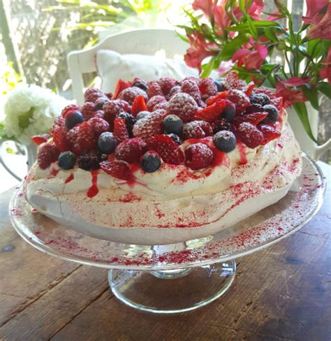 Pavlova cake meringue pavlova meringue desserts just desserts delicious desserts dessert recipes meringue this is the pavlova my dreams are made of. Pavlova