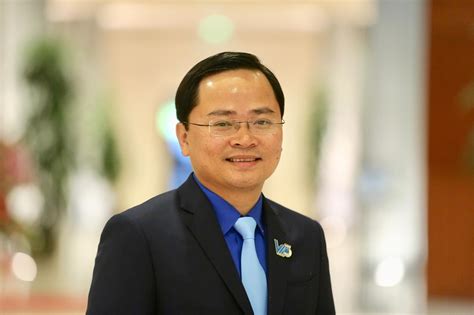 Trong tình huống này, thảm hoạ có thể xảy ra nếu tiền vệ của việt nam không kịp trước khi đến uae, suốt một thời gian dài tiền vệ quê thái bình đã không thể đá cho hagl vì vấn đề sức khoẻ. Anh Nguyễn Anh Tuấn là tân Chủ tịch Trung ương Hội LHTN ...