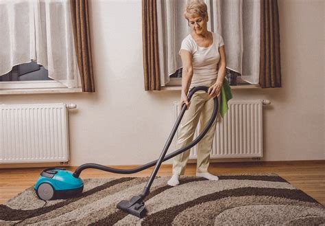 The 6 Best Lightweight Vacuum Cleaners For Elderly In 2021 Mobility