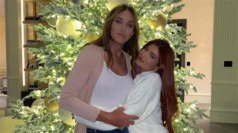 Kylie Jenner Does Her Father Caitlyn Jenner S Make Up Al Bawaba