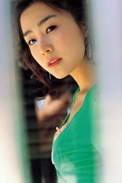 홍수현(1981년 2월 15일 ~ )은 대한민국의 배우이다. 홍수현 : 신동아