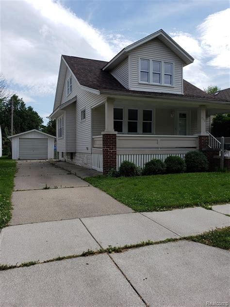 We take you around port huron to find out what it's like to call it home. 1720 Chestnut St, Port Huron, MI 48060 | MLS# 219063591 ...