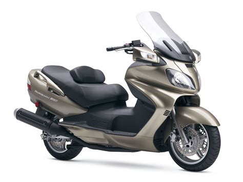 What gives it scooter creds is the beautiful transmission, the step through entry, and the full length floorboards. 2008 Suzuki Burgman 650