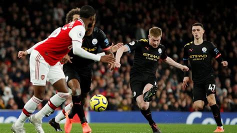 English commentary manchester united vs. Arsenal Lose At Home To Manchester City, As Majestic De ...
