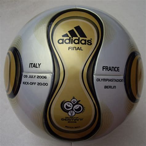 Itália jogou pouco mas aguentou tudo. I Palloni dei Mondiali - 31 Mag