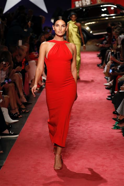 Lily Aldridge Struts The New York Fashion Week Runway 5 Months Pregnant
