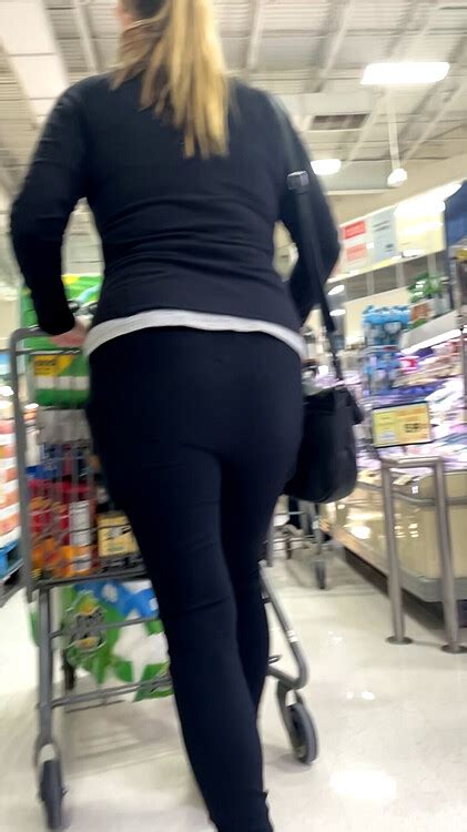 Dump Truck Booty At The Grocery Store Milf Spandex Leggings And Yoga Pants Forum