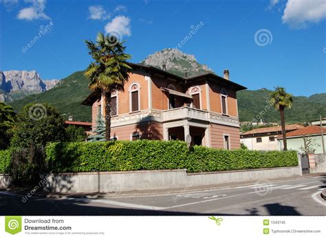 Immobilien kaufen in italien immonet. Haus in Italien stockbild. Bild von italienisch, europa ...