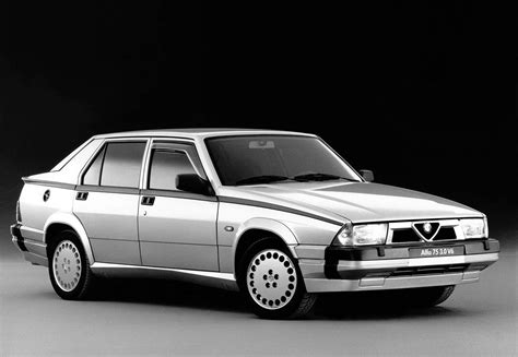 Fiche Technique Alfa Romeo 75 30 V6 America 1990