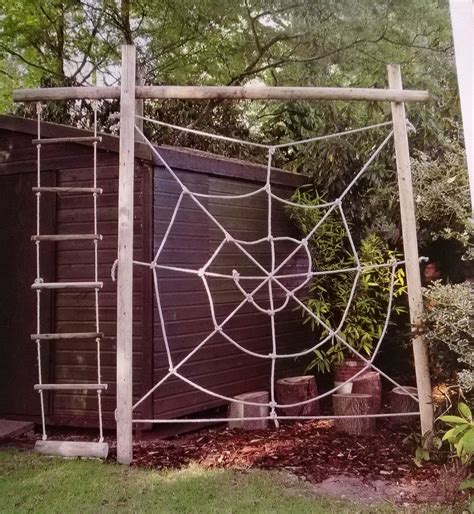 Also es lohnt sich, in ein klettergerät zu investieren, um eine spannende und anregende spielumgebung im eigenen zuhause zu schaffen. Klettergerüst Spinnenetz | Hinterhofideen, Hintergarten ...